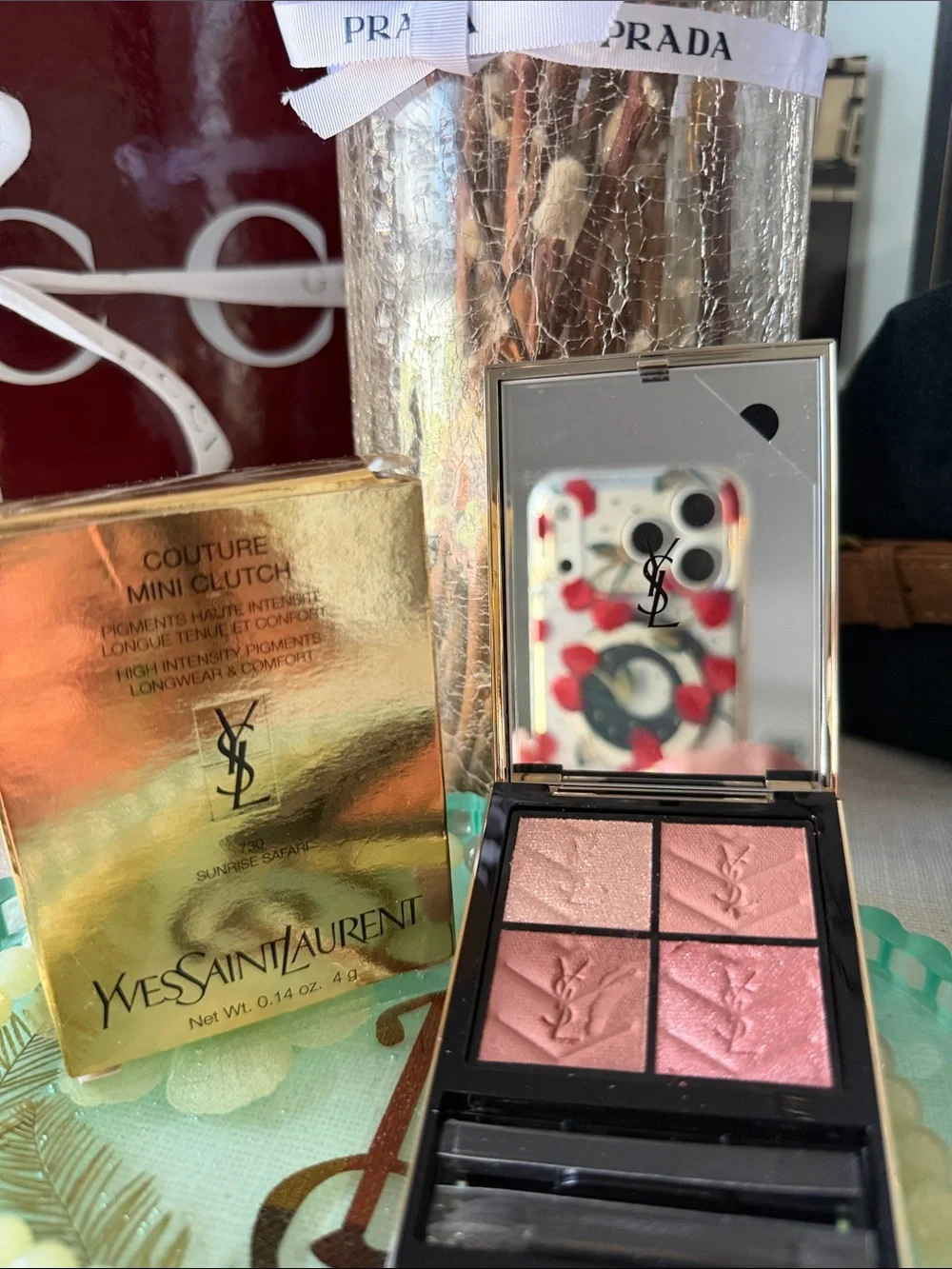 Yves Saint Laurent compact ysl
